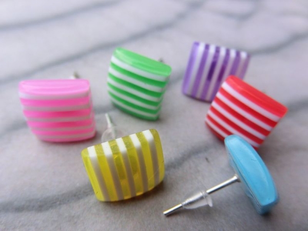 Ohrstecker quadratisch Streifen Regenbogen bunt